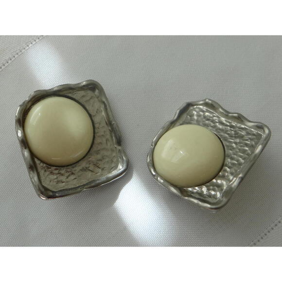 Vintage Les Bernard Signed Silver Tone and Cream Clip-On Earrings Lot 3 - Picture 4 of 9